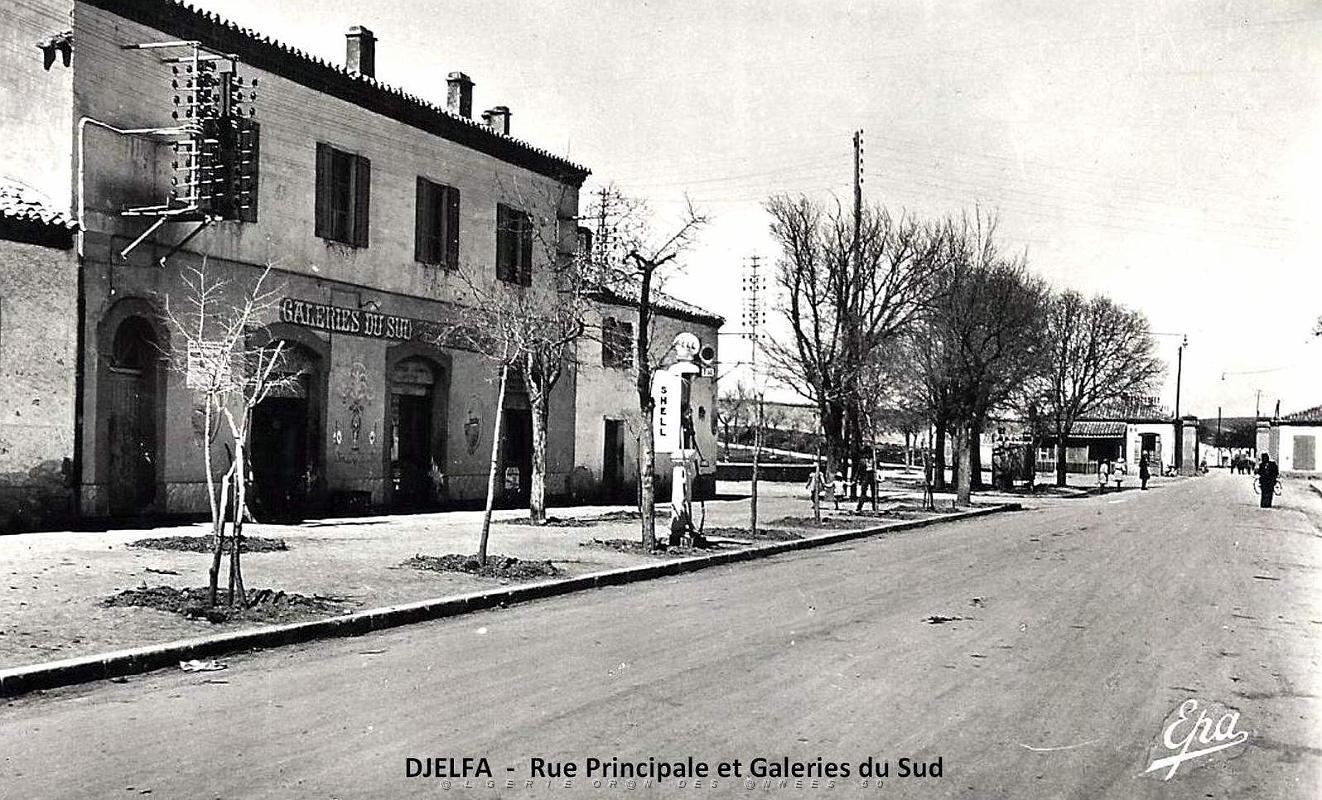 Djelfa - Rue principale et Galeries du Sud.jpg